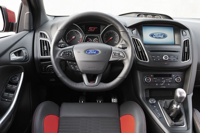 Ford Focus Prova Scheda Tecnica Opinioni E Dimensioni St3 2 0