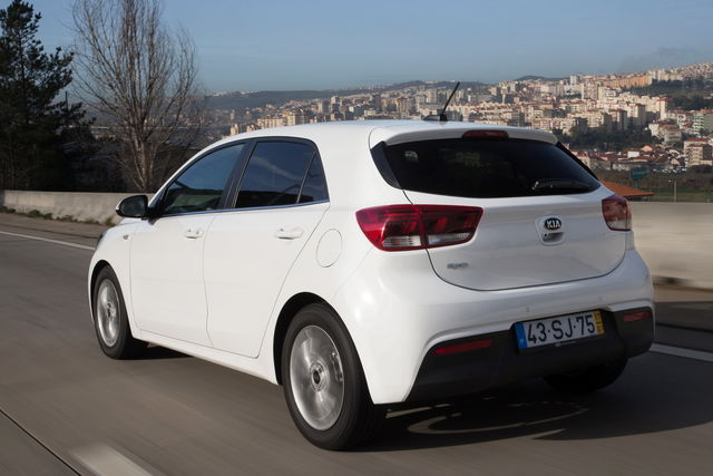 Kia Rio Prova Scheda Tecnica Opinioni E Dimensioni