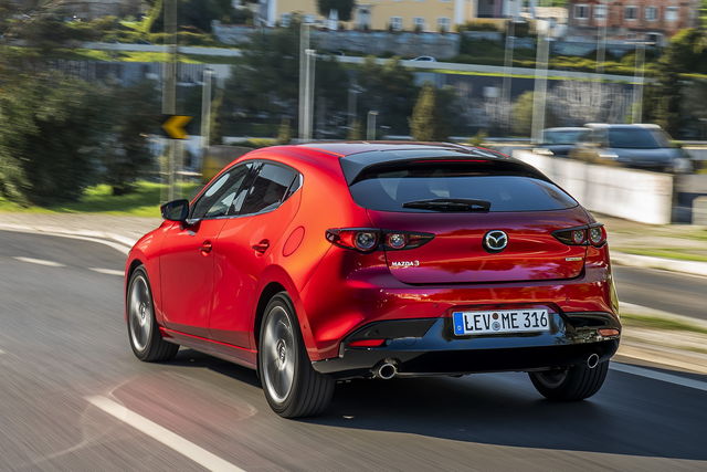 Mazda 3 Prova Scheda Tecnica Opinioni E Dimensioni 2 0 Skyactiv G M Hybrid Exclusive