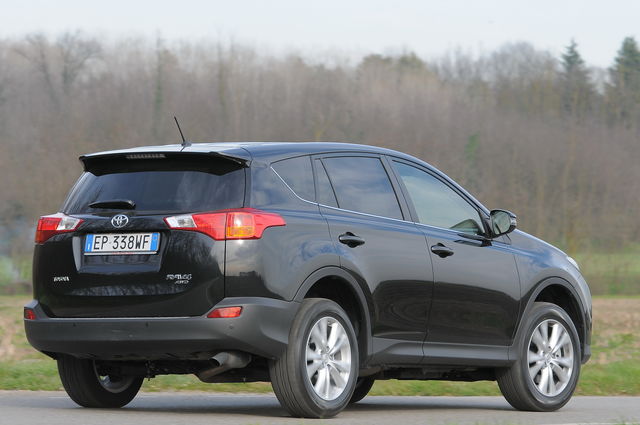 Prova Toyota Rav4 Scheda Tecnica Opinioni E Dimensioni 2 2 D 4d 4wd
