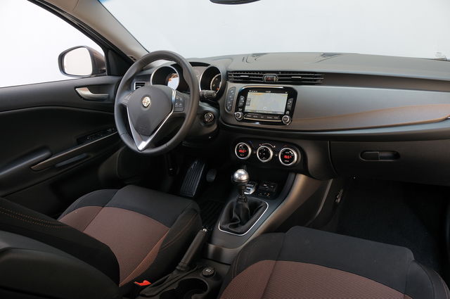 alfa-romeo-giulietta-16-jtdm_19.jpg?itok