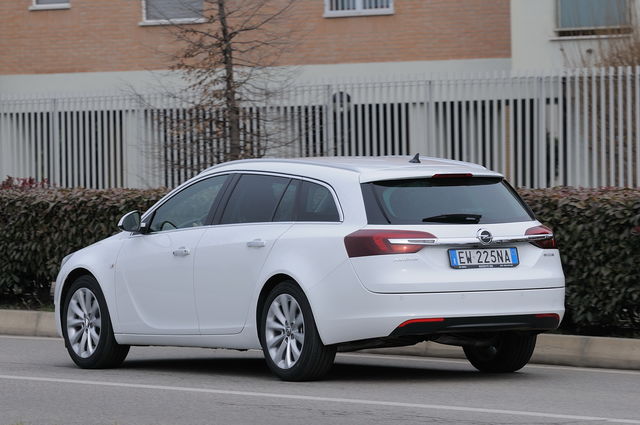 Prova Opel Insignia Sports Tourer Scheda Tecnica Opinioni E Dimensioni 2 0 Cdti 140 Cv 104gr Cosmo