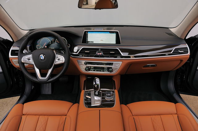 Prova BMW Serie 7 scheda tecnica opinioni e dimensioni 730d Eccelsa