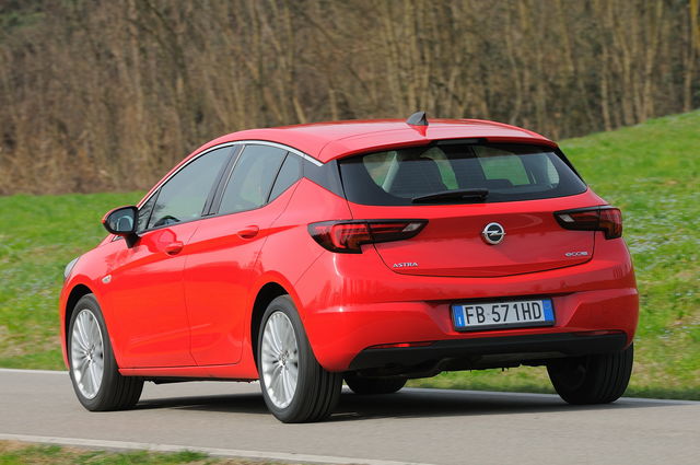 Prova Opel Astra scheda tecnica opinioni e dimensioni 1.0 Turbo ecoFlex