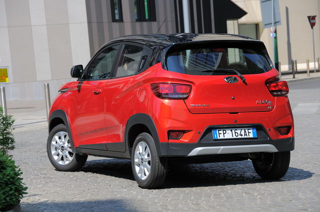 Prova Mahindra KUV100 scheda tecnica opinioni e dimensioni 1.2 K8