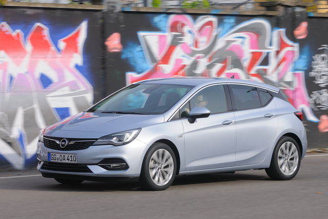 Prova Opel Astra scheda tecnica opinioni e dimensioni 1.2 Turbo 130 CV