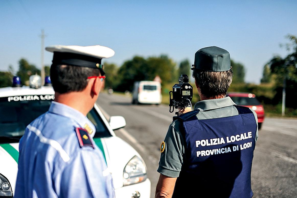 Le “dritte” sugli autovelox per evitare le multe: dai limiti di velocità ai  cartelli di preavviso 