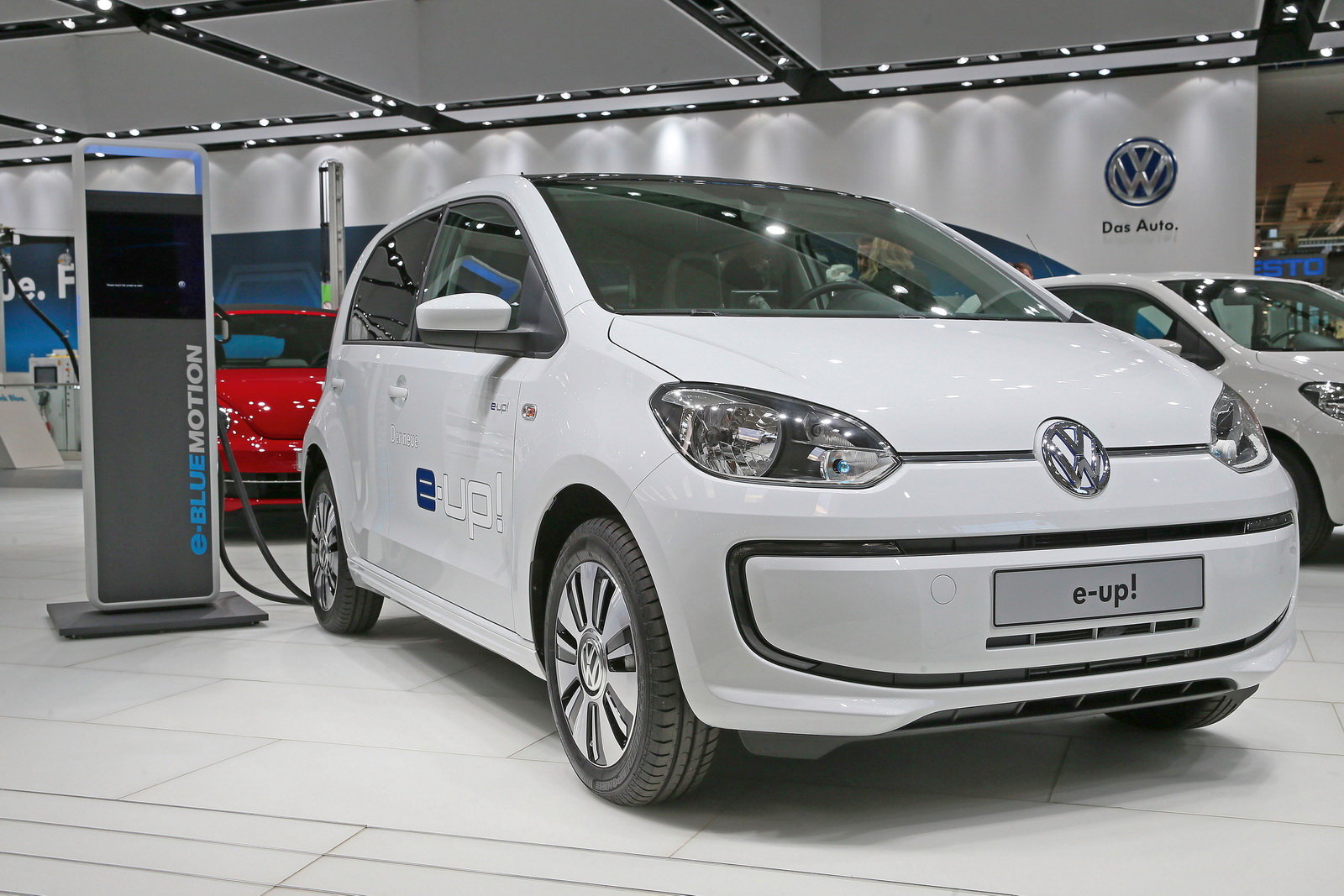 La VW up! elettrica costa 26.900 euro 