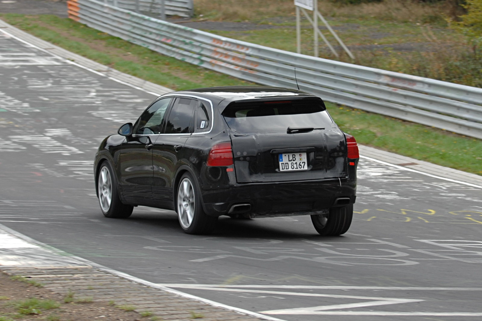 Foto La Cayenne "corre" al Nürburgring