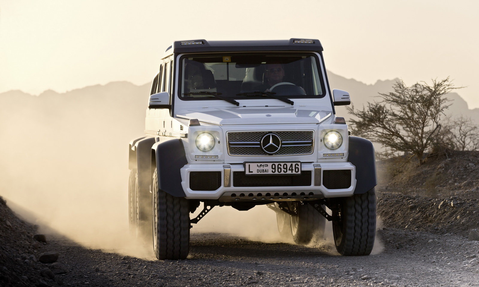 Mercedes G63 Amg 6x6 Fuoristrada Mostruoso