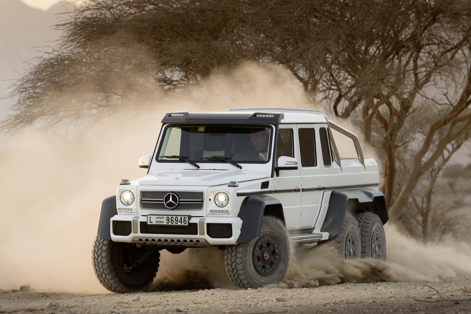 Mercedes G63 Amg 6x6 Fuoristrada Mostruoso