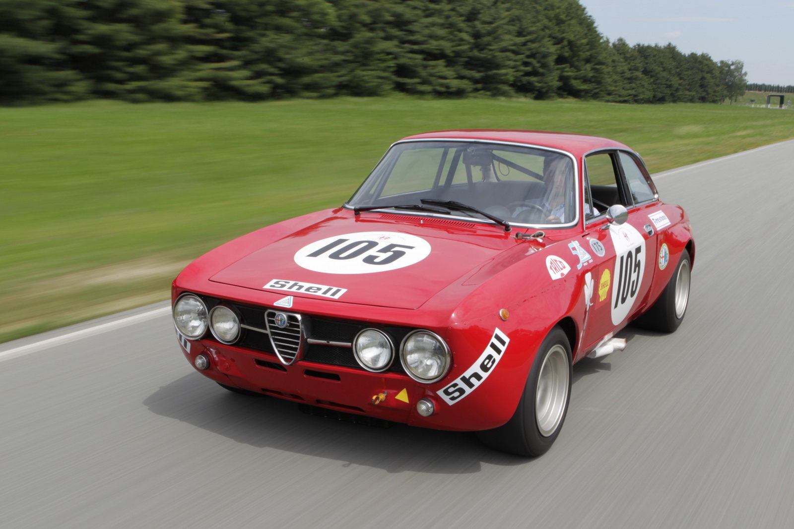 Alfa Romeo Giulia Gt Anni 70.In Pista Con Le Alfa Romeo Giulia Tz E Gta