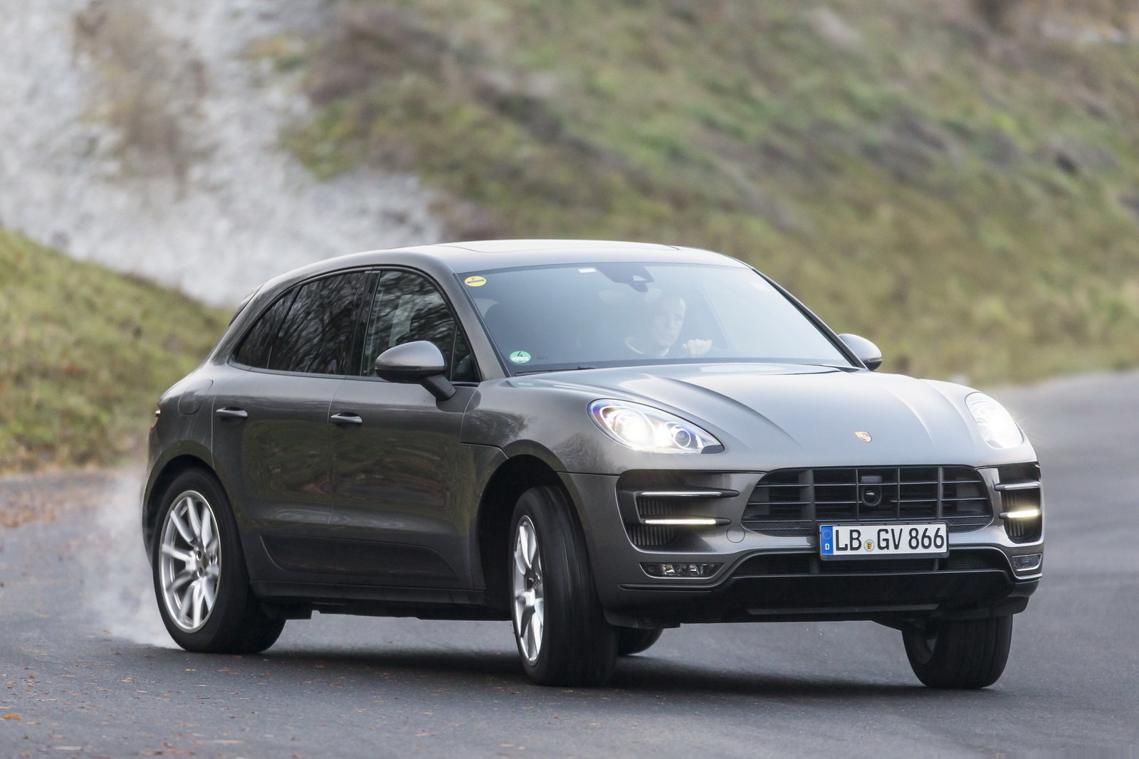 Foto - Porsche Macan: cosa "nasconde" e come va