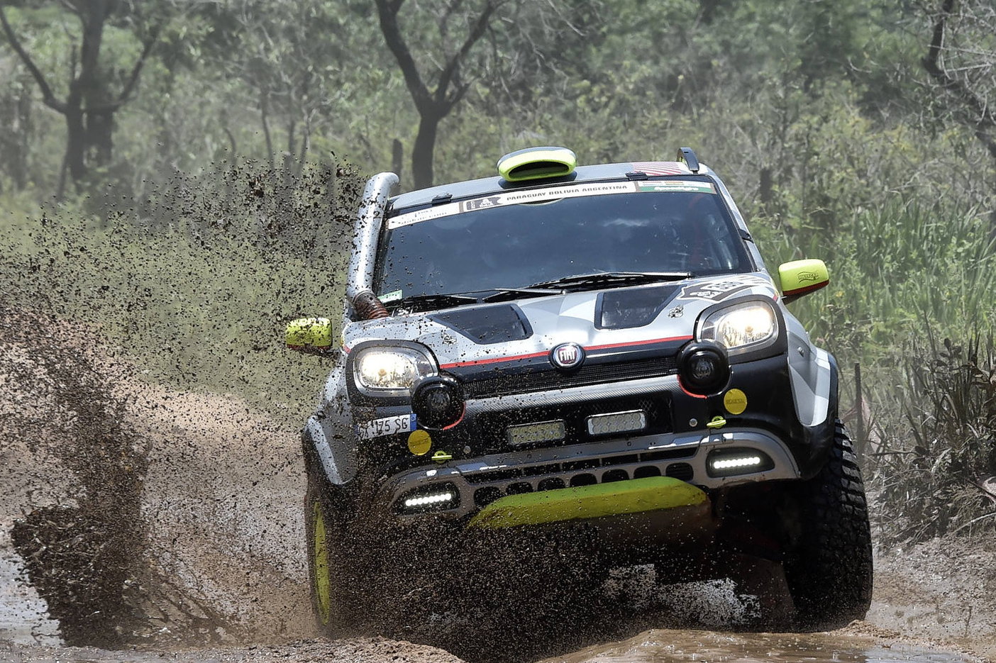 Una Fiat Panda Al Traguardo Della Dakar 2017