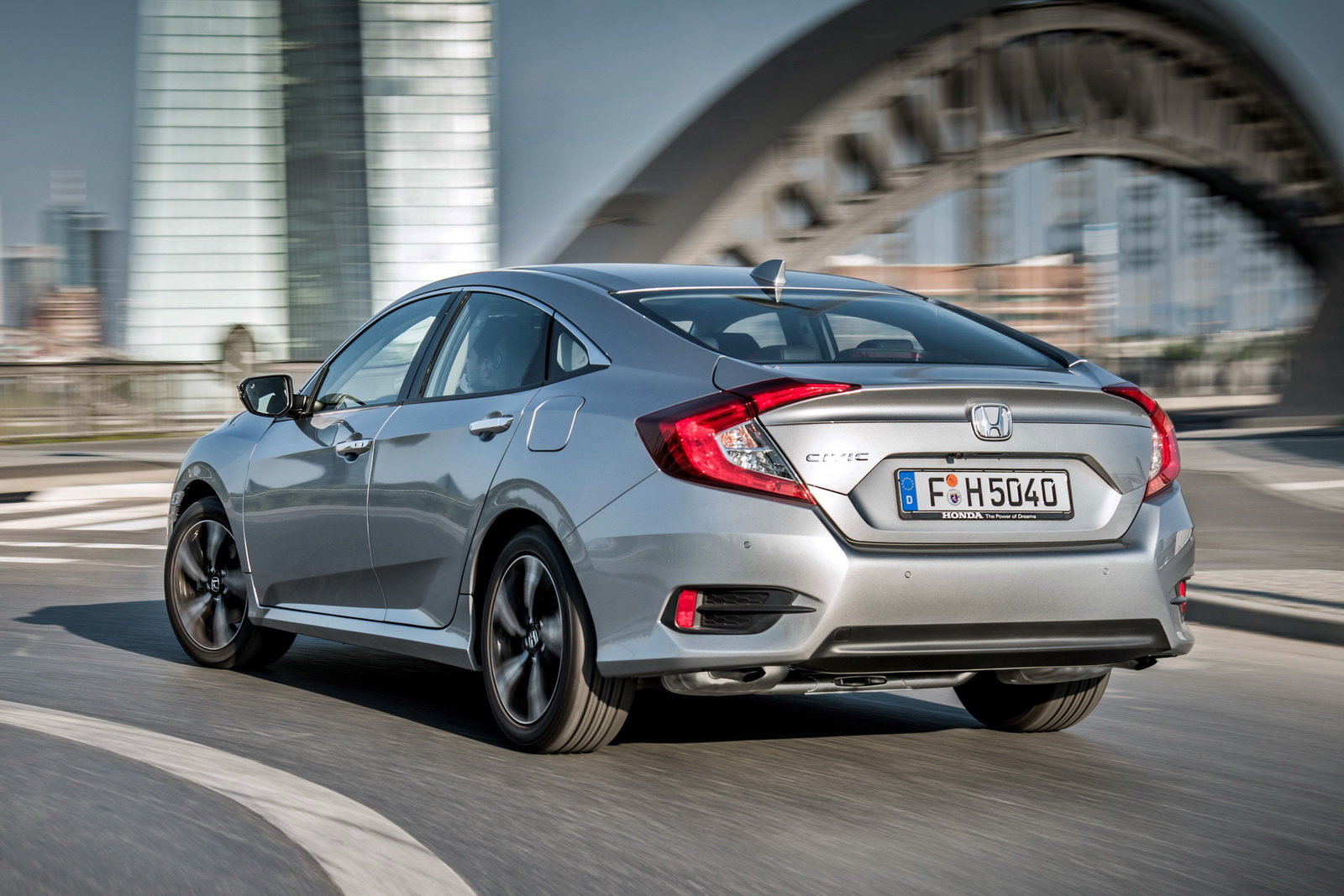 Honda Civic: arriva in Italia la 4 porte 