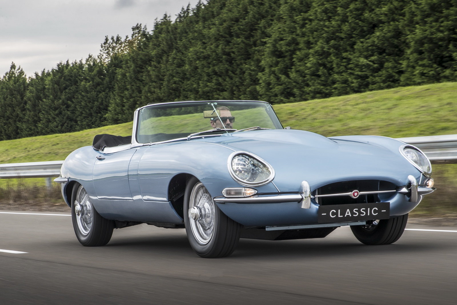 La Jaguar elettrifica l'icona E-Type 