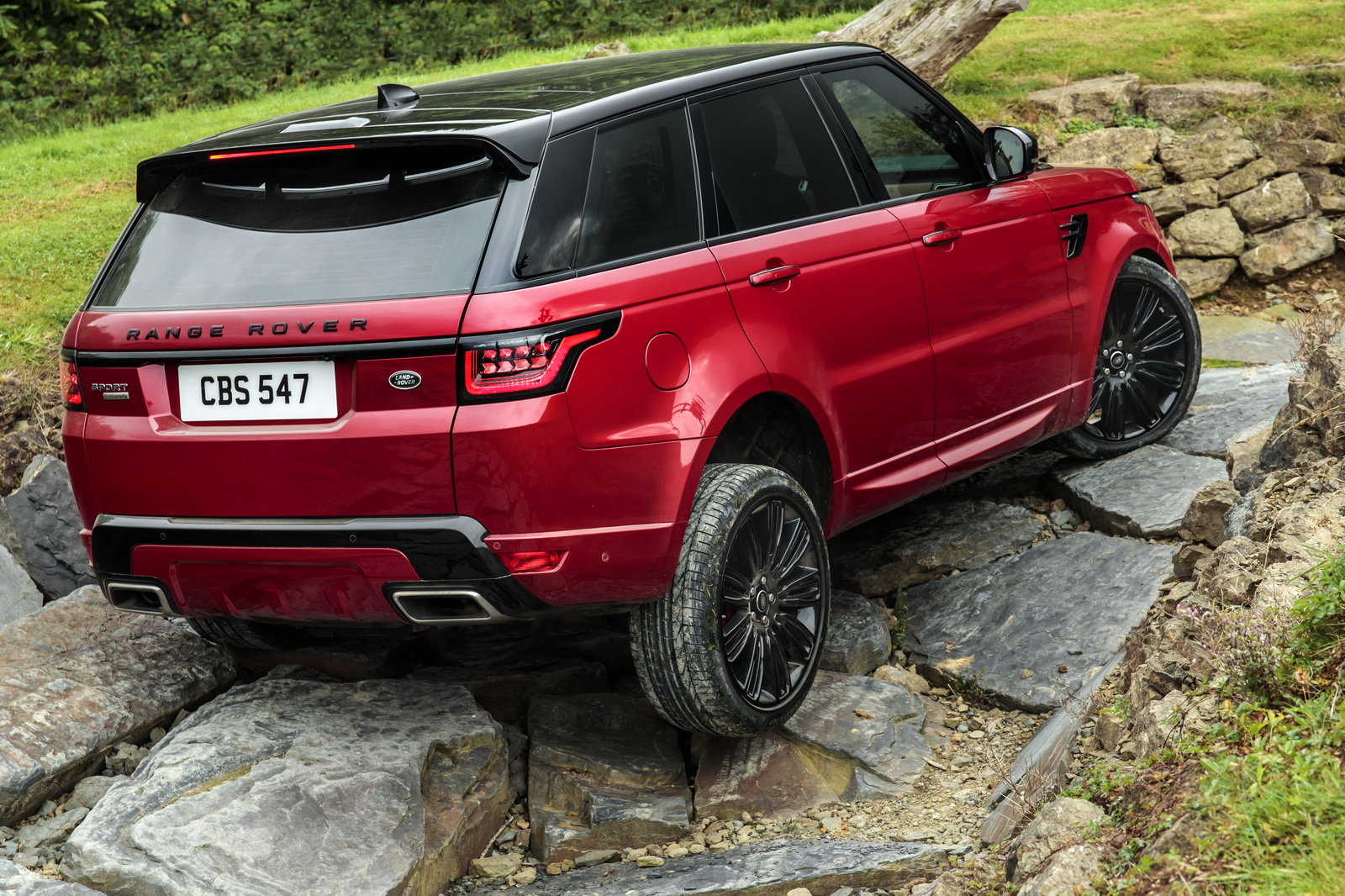 Foto Range Rover Sport con il restyling arriva l’ibrida ricaricabile