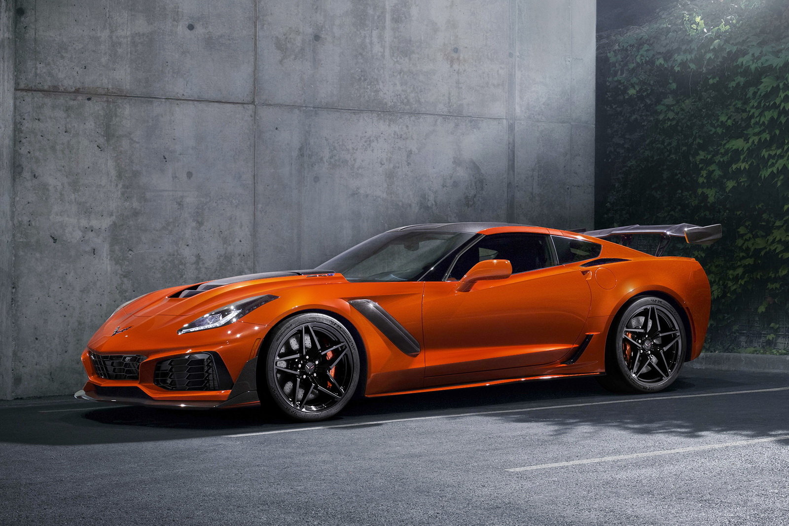 Foto - Chevrolet Corvette ZR1 2018: fa il pieno di cavalli
