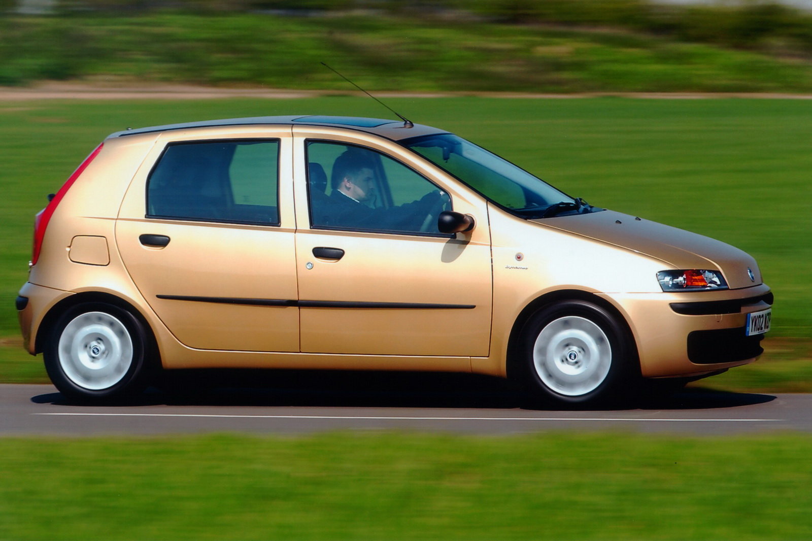 FIAT Punto, la storia dell'utilitaria più amata in vista di