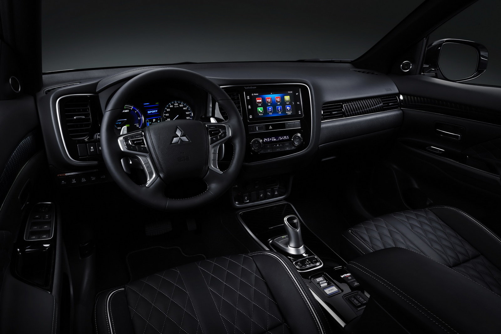 Mitsubishi Outlander PHEV tante novita per il restyling alVolante