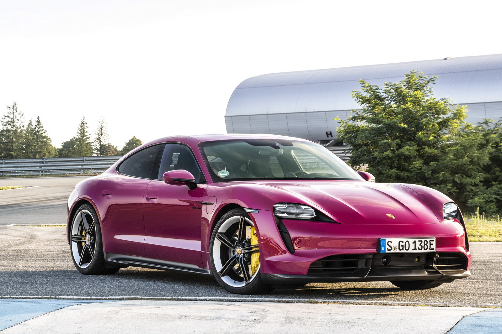 Porsche taycan 2022 range discount