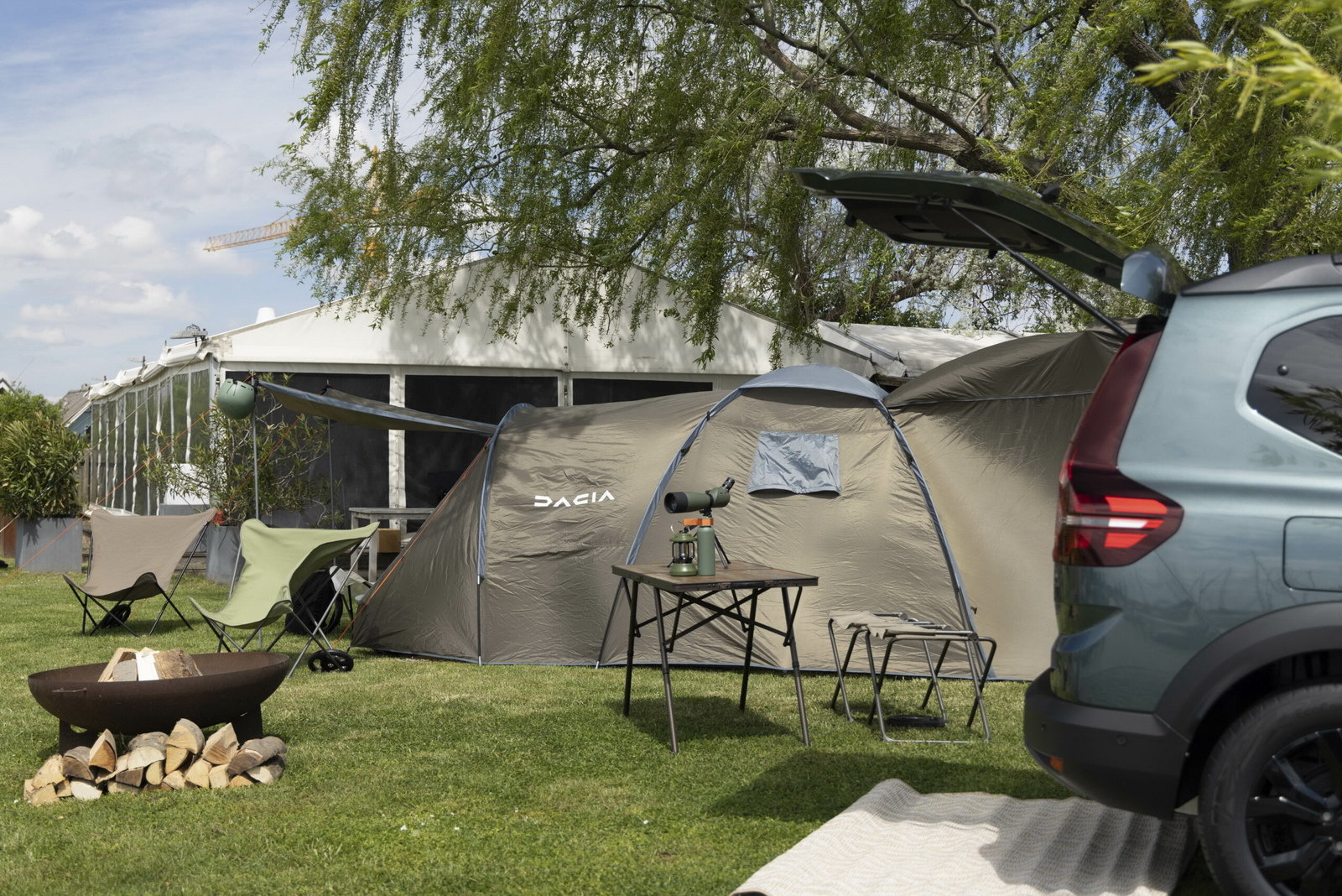 La Dacia Jogger si trasforma in un camper 