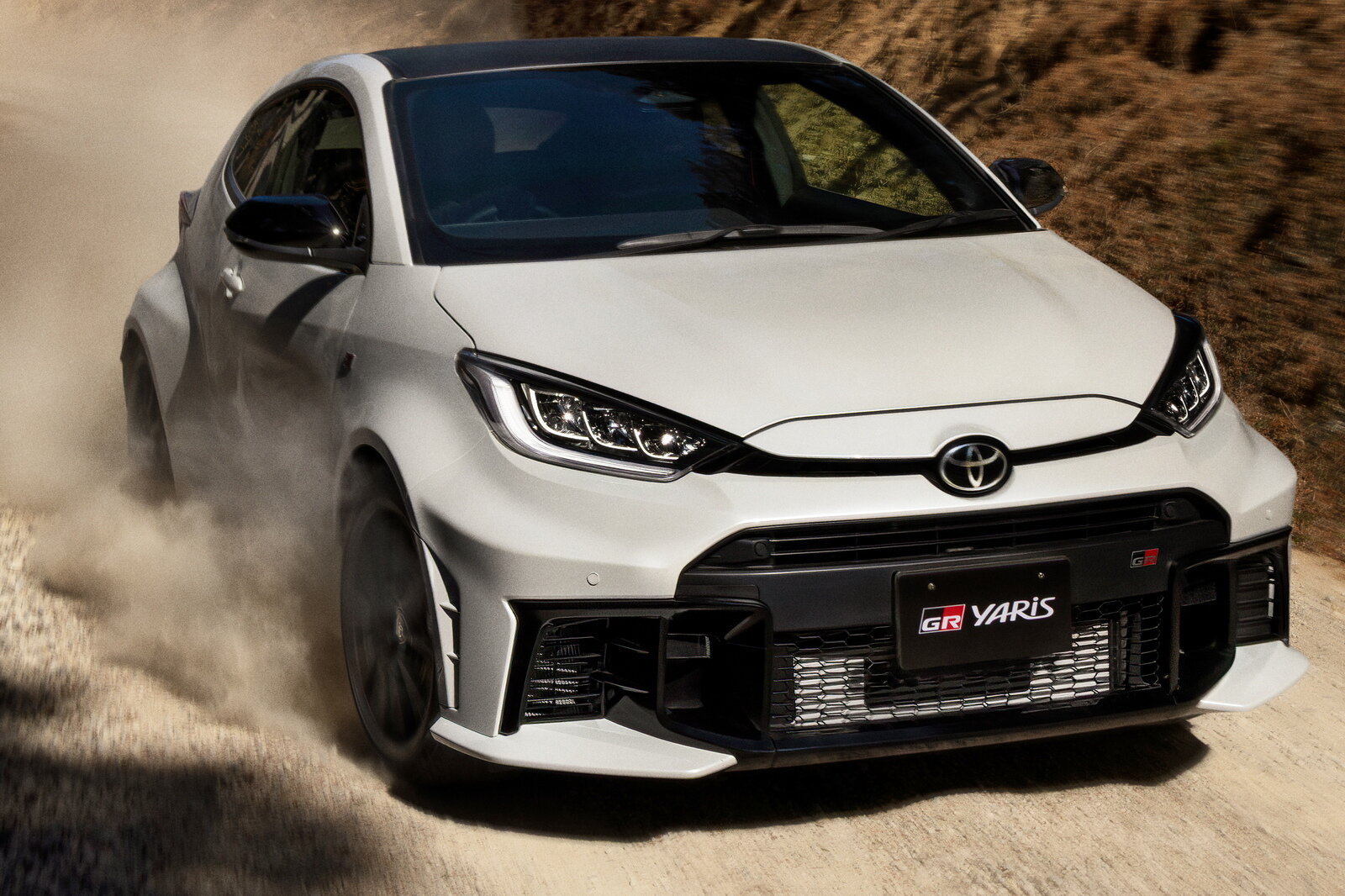 Toyota GR Yaris 2026: arriva il volante voluto dai piloti