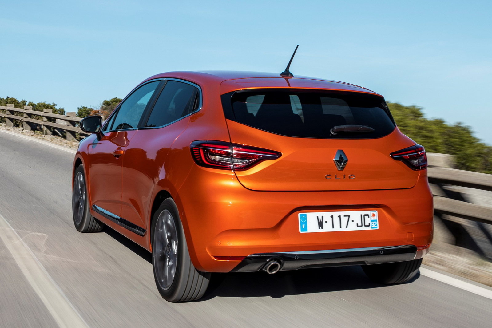 Renault Clio prova, scheda tecnica, opinioni e dimensioni 1.0 TCe 100  Intens 