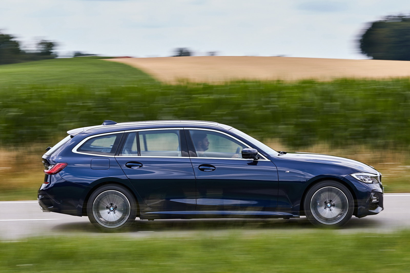 BMW Serie 3 Touring prova, scheda tecnica, opinioni e dimensioni 330d  xDrive Steptronic 