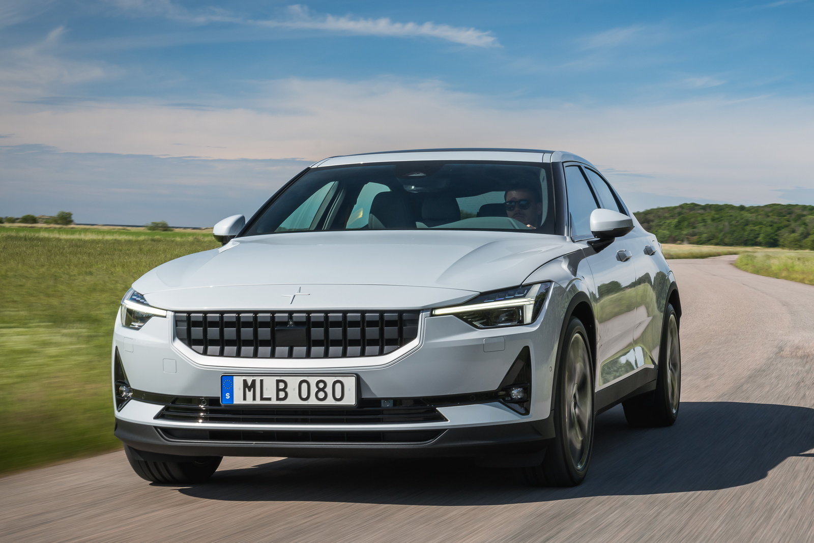 Polestar 2 prova, scheda tecnica, opinioni e dimensioni Long Range  Performance AWD 