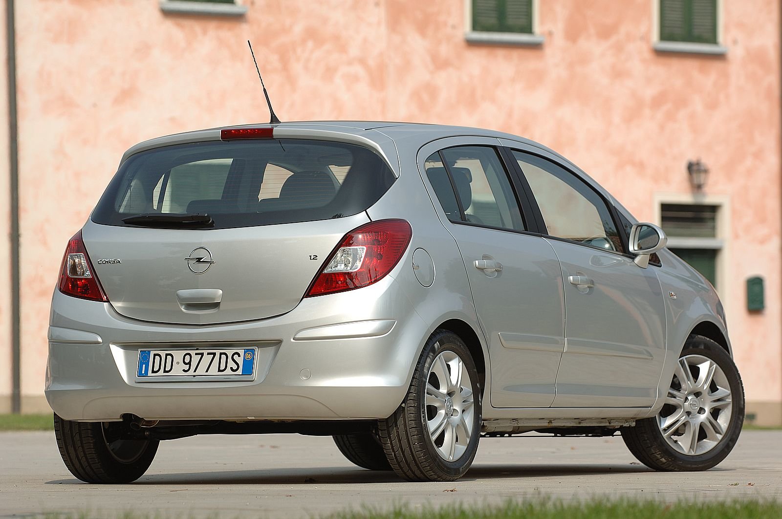 Prova Opel Corsa Scheda Tecnica Opinioni E Dimensioni 1.2 5 Porte Cosmo Easytronic