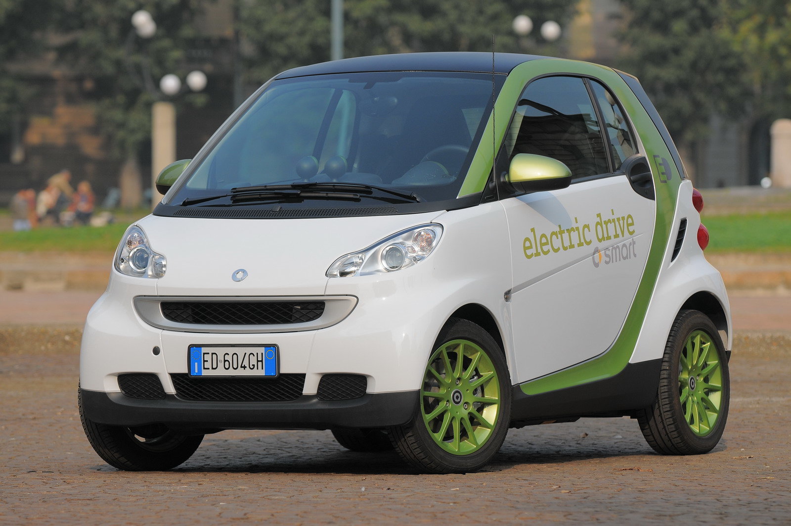 Prova Smart fortwo coupé scheda tecnica opinioni e dimensioni 55 kW  electric drive 