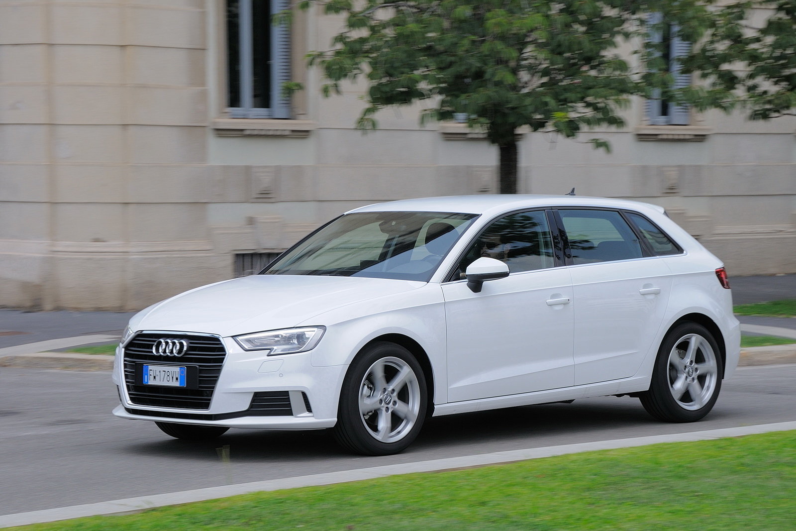Audi a3 g tron 2017 store