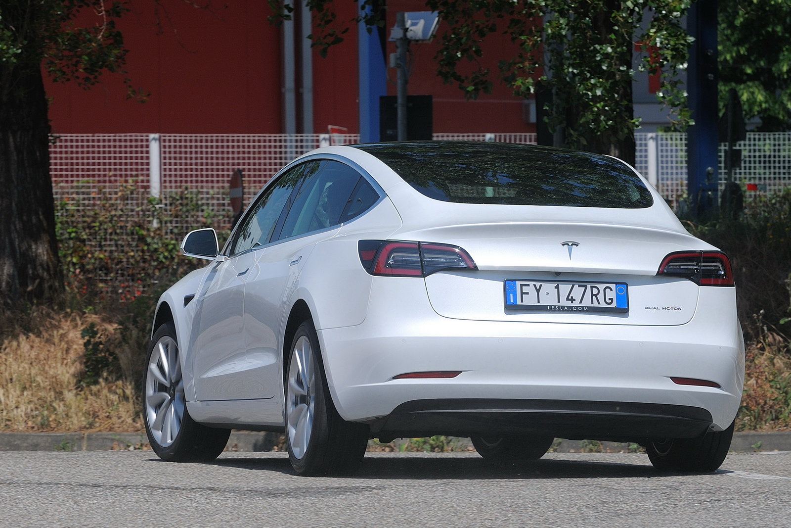 Foto - Tesla Model 3: nel 2023 il restyling? - alVolante.it