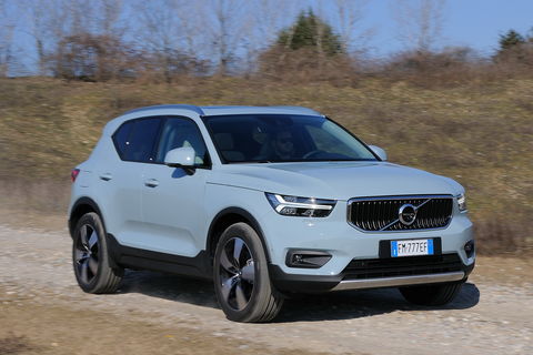 Prova Volvo XC40 D4 AWD Geartronic Momentum