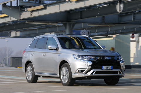 Prova Mitsubishi Outlander 2.4 PHEV Diamond