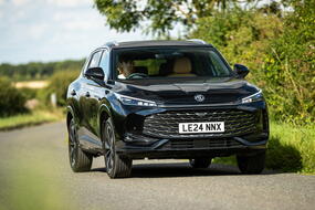 mg hs 1 1 5 t plug in hybrid excite