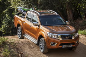 nissan navara 2 base