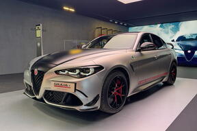 alfa romeo giulia quadrifoglio lunarossa 1